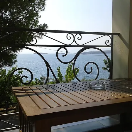 Apartment Niriides *